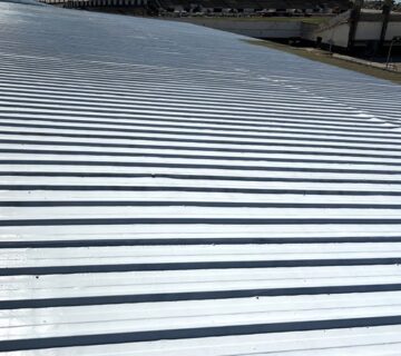 Polyurea Rayston hot-spray waterproofing on a large roof.
